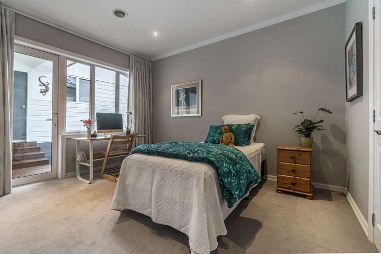 1 Fraser Road Narrow Neck_14