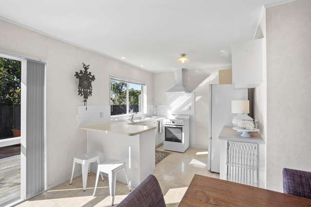 6a Somerton Rise Henderson Heights_3