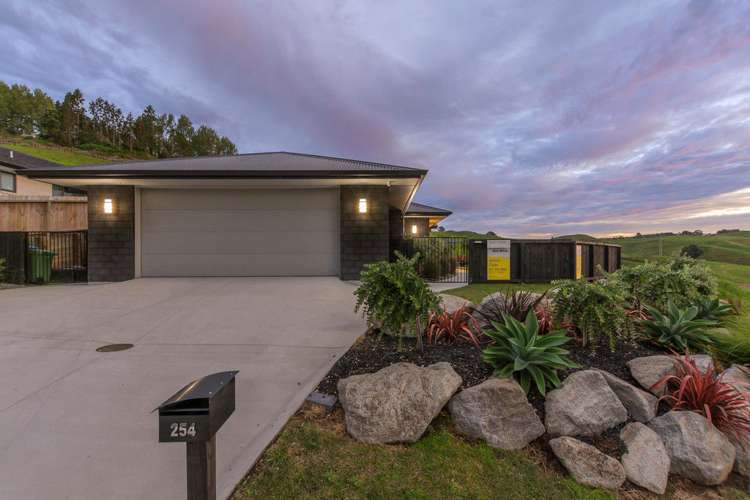 254 Ballintoy Park Drive Welcome Bay_3