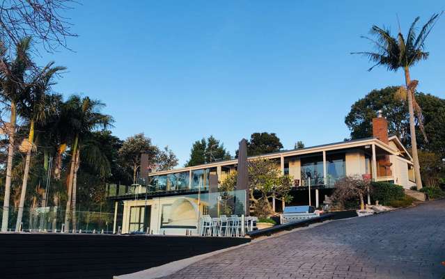 Hidden lifestyle paradise w/spectacular water view