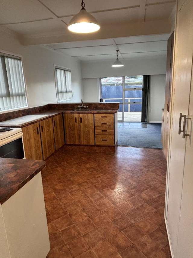 152 Saint Vincent Street Toi Toi_1