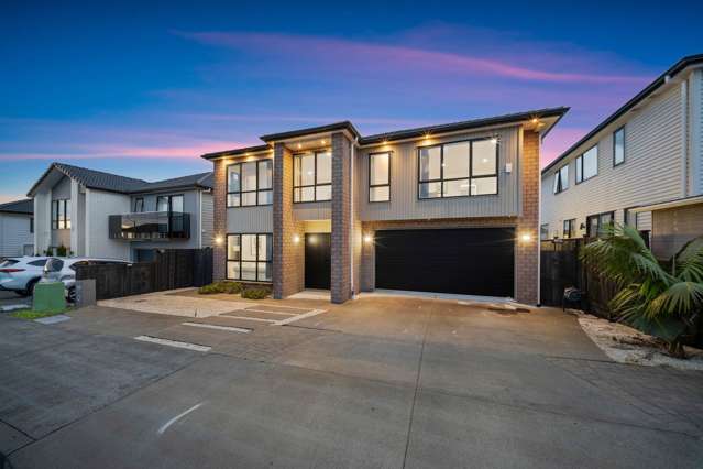 5 + 3 Bedroom  Spacious Family Living!