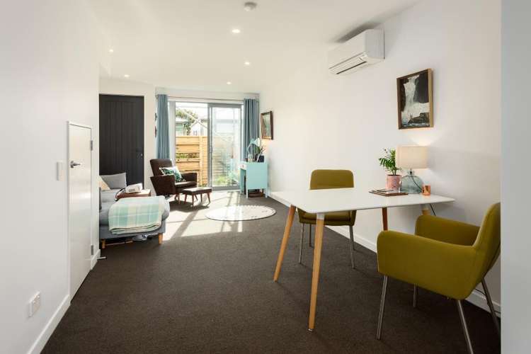 8/24 Princess Terrace Newtown_6