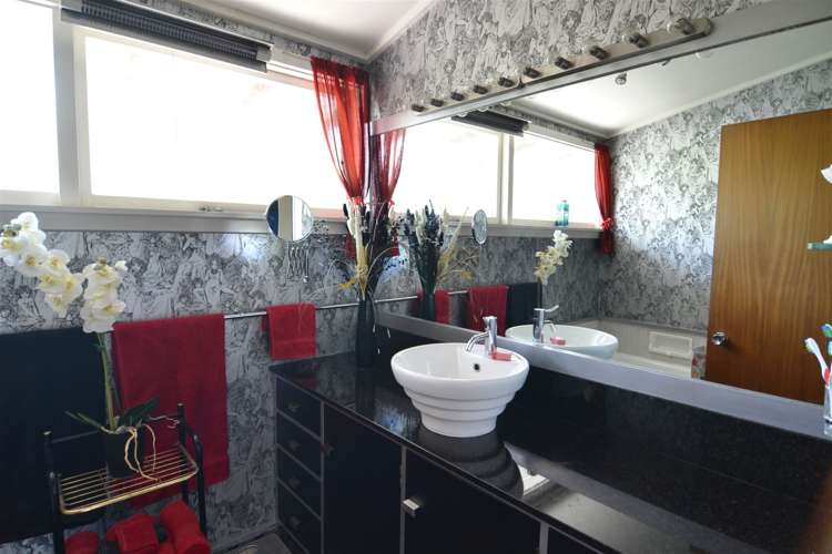 76 Racecourse Road Sockburn_11