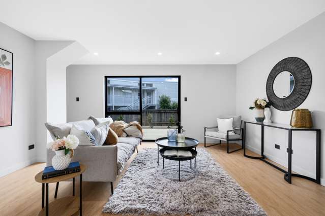 1/114 Coronation Road Mangere Bridge_2