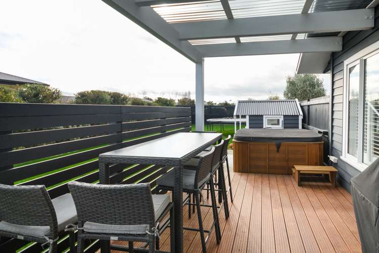 7 Roots Street East Feilding_10