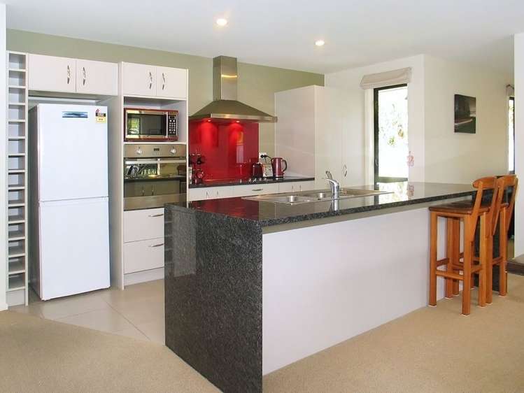 5 Tararua Close Aotea_7