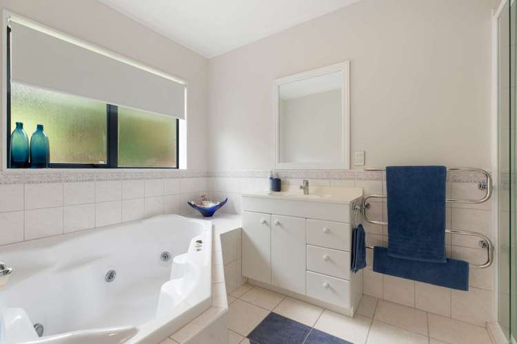 8 Awaroa Stream Drive Waiuku_15