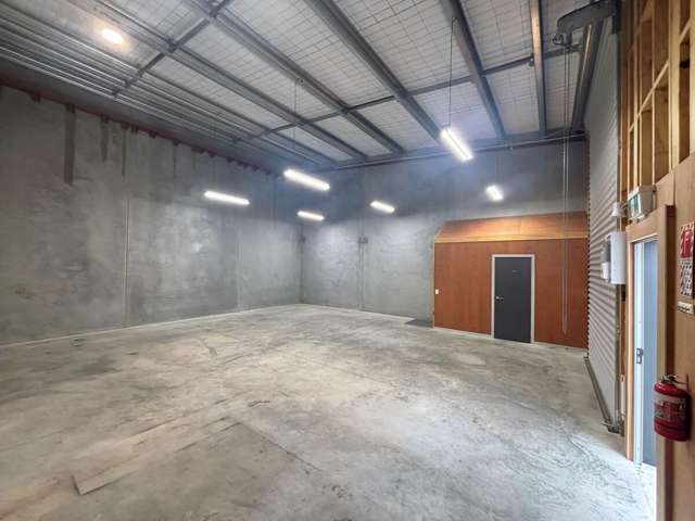 100m&sup2; Industrial Unit - Prime Location