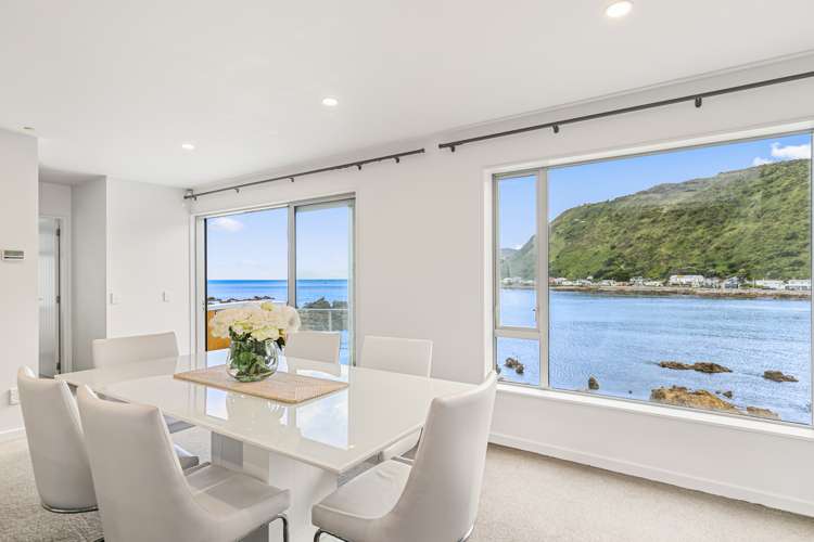 8 Owhiro Bay Parade Island Bay_2