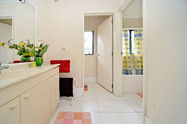 10 Medvale Avenue Flat Bush_4