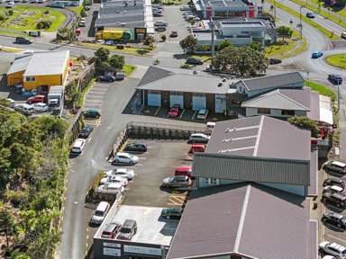 Unit 2/23 Wainui Road_3