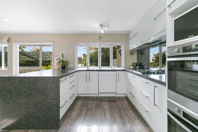 132 Attwood Road Paremoremo_7