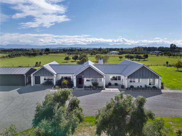 Modern Country Living with Spectacular Views