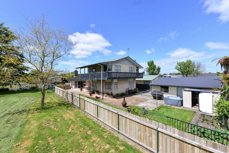 29 Ashurst Avenue Pukete_20