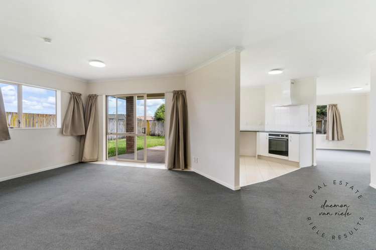 7 Mark Edgar Place Clendon Park_2