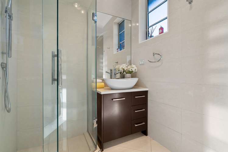 16 Michael Bosher Way Flat Bush_18