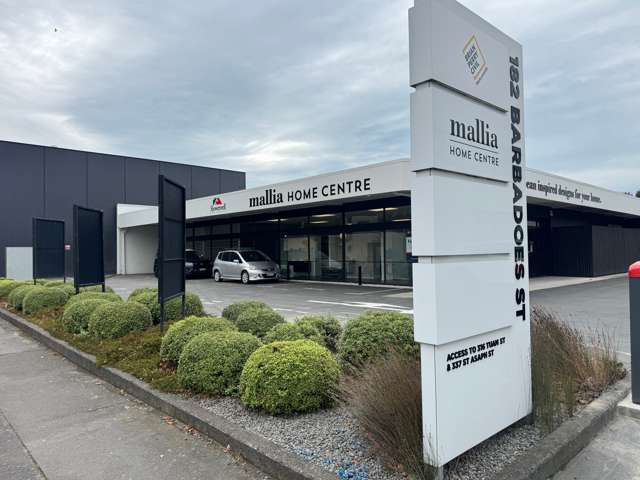 High Profile Showroom / Trade Retail