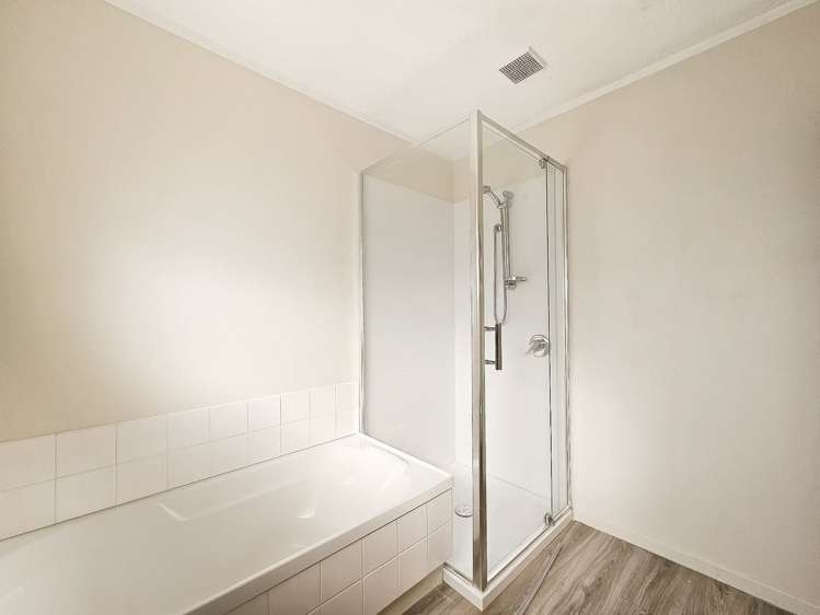 18 Regency Crescent Redwood_9