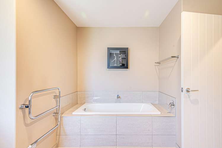 98 Kent Terrace Taradale_23