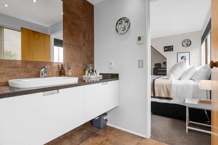 999 River Road Queenwood_16