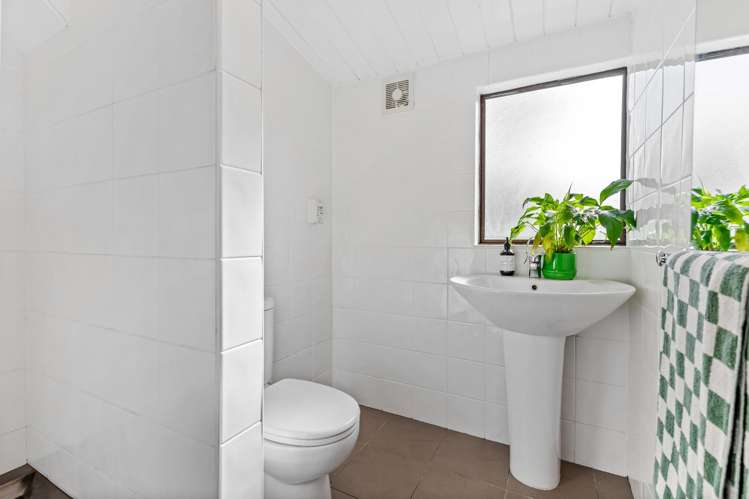 2/7 Fernbird Place Massey_11