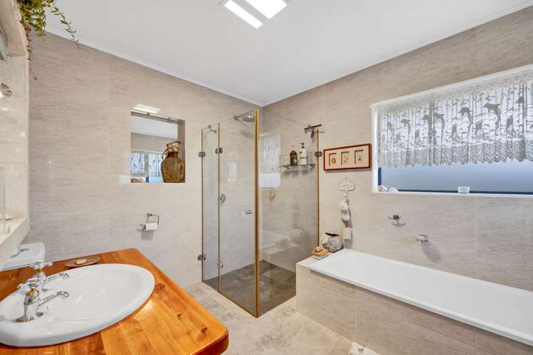 9 Elizabeth Grove Stratford_28