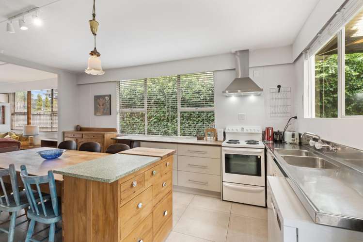 104 Beverley Terrace Whangamatā_12