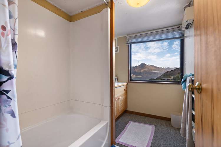 41 Greenstone Place Fernhill/Sunshine Bay_16