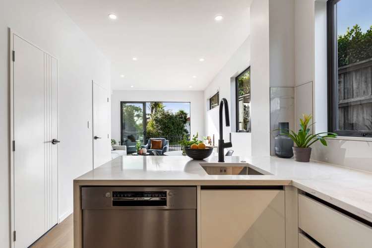 2/12 Fraser Road Devonport_9