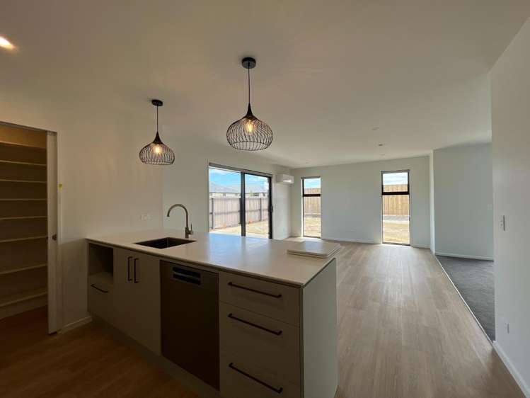 22 Harlequin Drive 11103_2