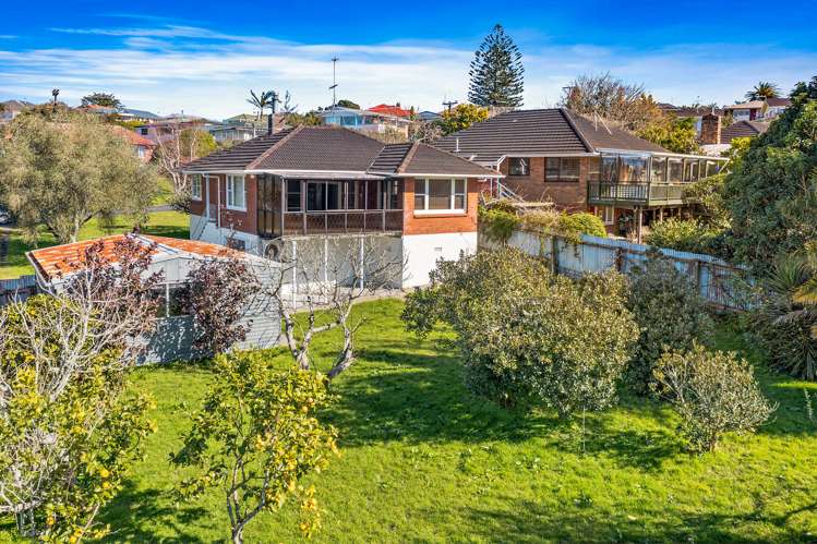 12 Wakeling Avenue Te Atatu South_14