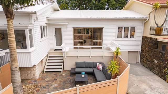 FREEHOLD Beachside Bliss