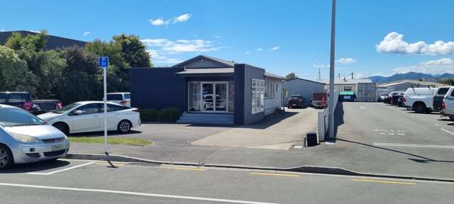 Office & warehouse, prime Richmond location