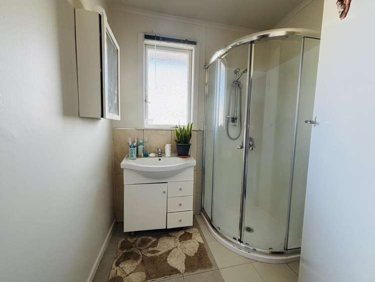 1/10 Chartwell Ave Glenfield_14