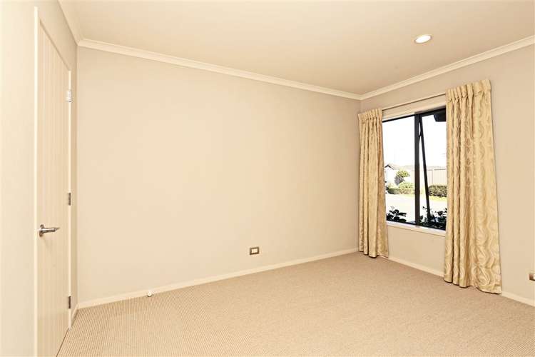 11 Lardon Place Frimley_12