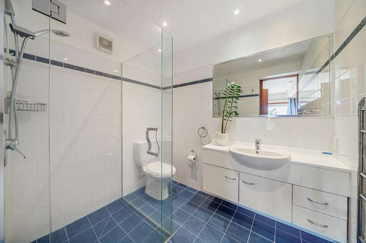 62 Kiriwai Road Paremata_24