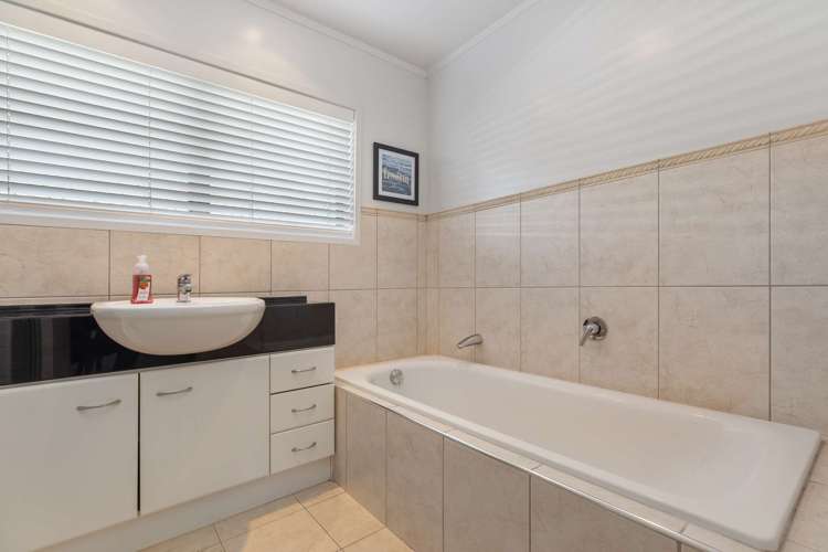 6 Tyrian Close Half Moon Bay_11