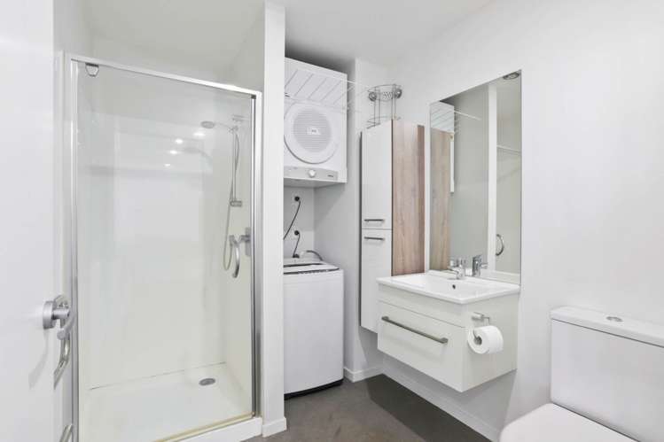 907/20 McCrae Way New Lynn_4
