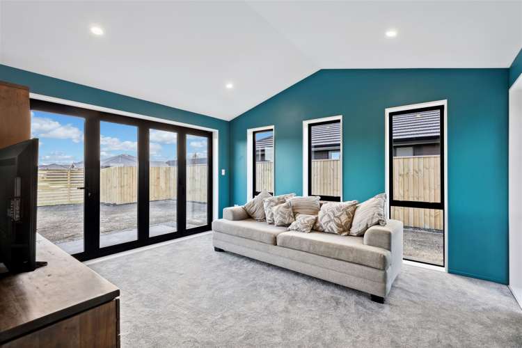 1 Candlesticks Crescent Lincoln_10