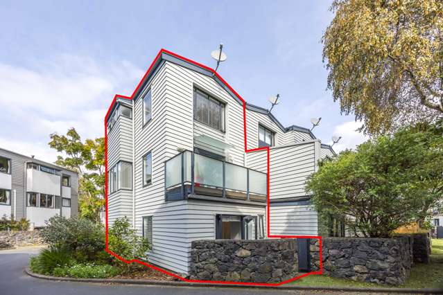 Rare & Beautiful Corner Suite in Parnell