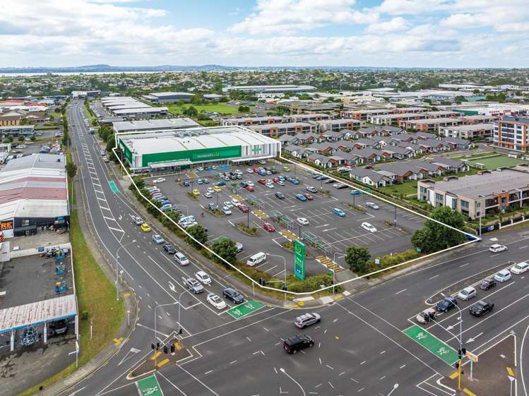High-profile supermarket in Henderson