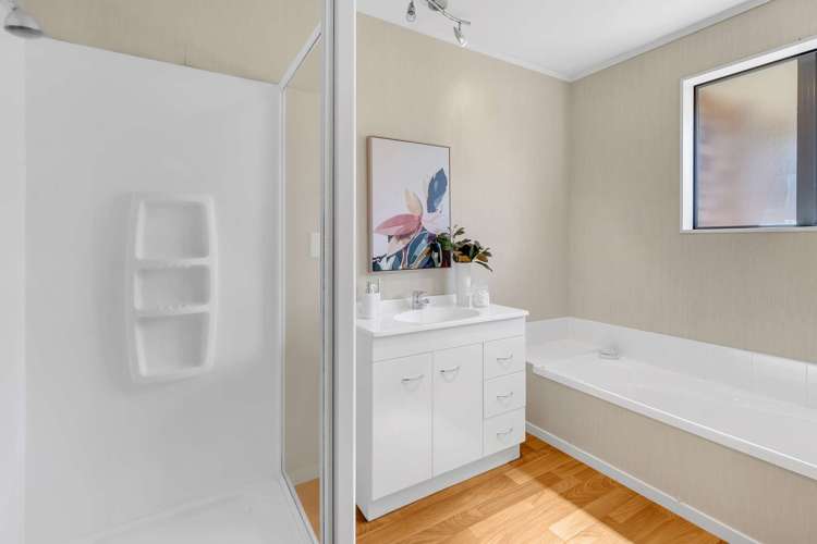 16 Meridian Grove Kelvin Grove_20