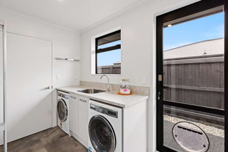 180 Faringdon Boulevard Rolleston_21