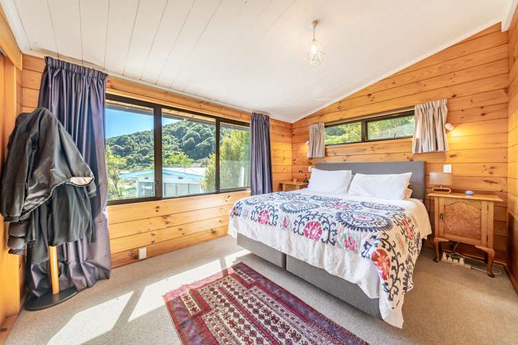 213a Whites Line East Waiwhetu_12