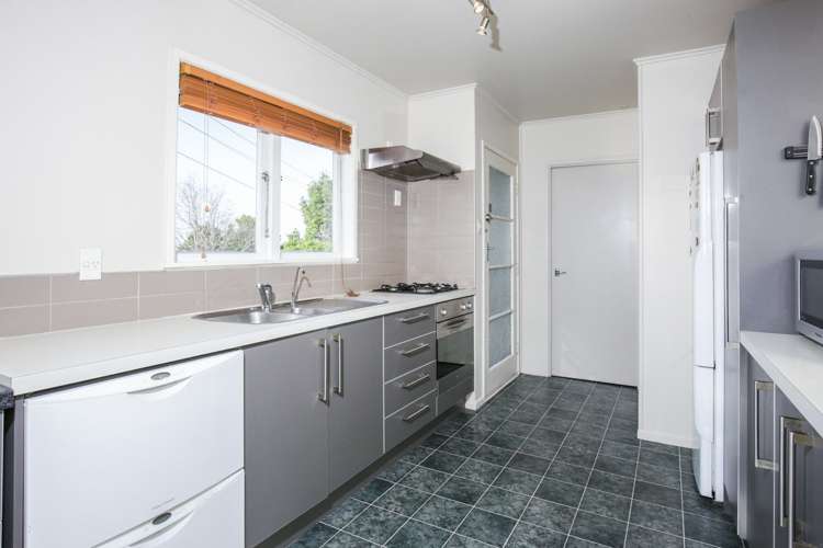 182 Golf Road Titirangi_12