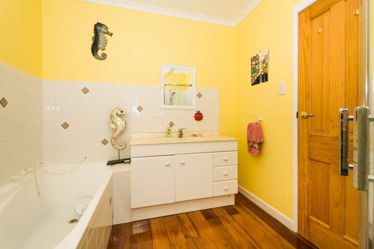 8 Fairclough Road Beach Haven_21