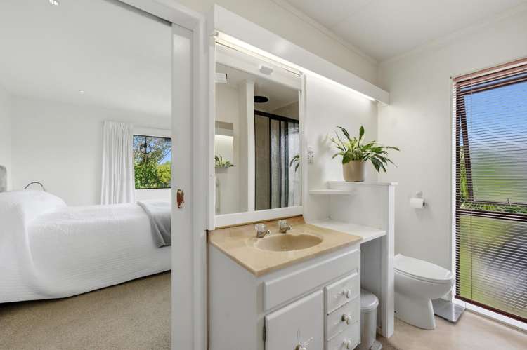 2 Geoffrey Road Torbay_13