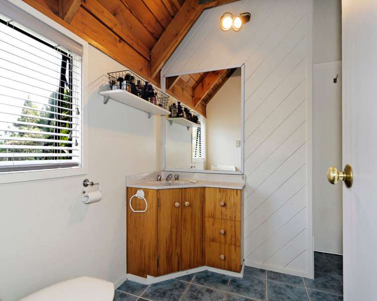 111 Daffodil Street Titirangi_12