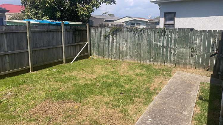 7 George Street Mangere East_11